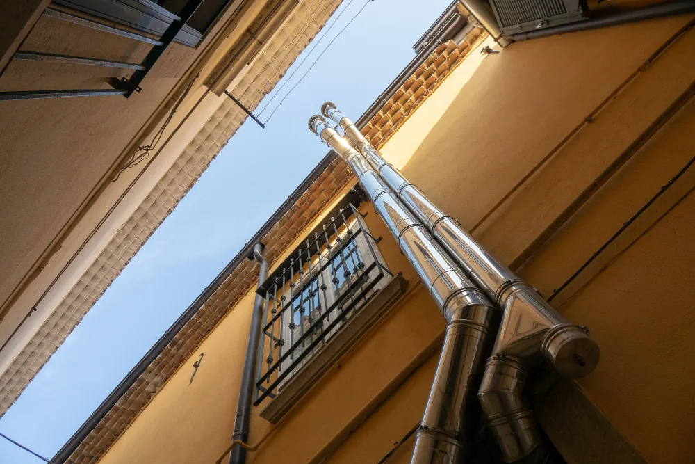 Installation de conduit inox par un ramoneur BATEA pour assurer sécurité et efficacité du chauffage